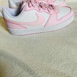 Nike Kids Sneakers in Pink and White